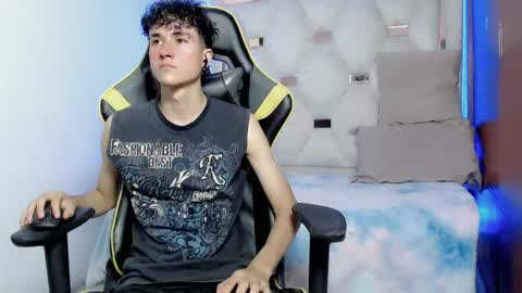Snapshot of johnny_cagee chatting on 10-27-25, 05:11 johnny_cagee online show from 10-27-25, 05:11