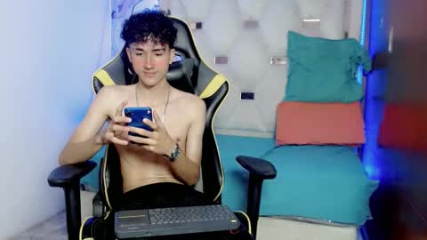 johnny_cagee online show from 12-05-25, 06:11