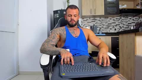 JOHNNY online show from 11-24-25, 11:37