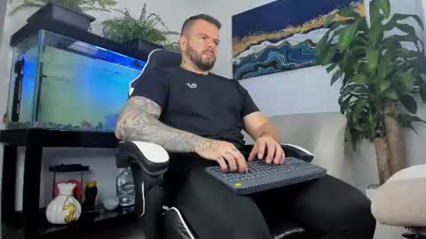 Snapshot of johnnygrayson_ chatting on 06-21-26, 01:30 JOHNNY online show from 06-21-26, 01:30