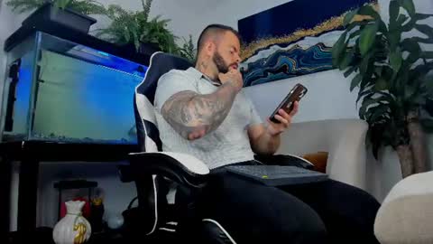 Snapshot of johnnygrayson_ chatting on 07-12-26, 01:07 JOHNNY online show from 07-12-26, 01:07