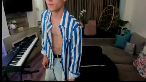 Snapshot of johnnyk8 chatting on 06-17-26, 04:52 Johnny k. online show from 06-17-26, 04:52