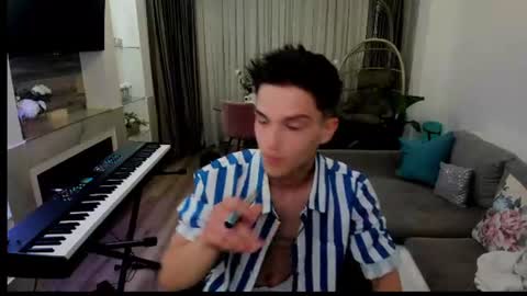 Snapshot of johnnyk8 chatting on 06-18-26, 07:40 Johnny k. online show from 06-18-26, 07:40