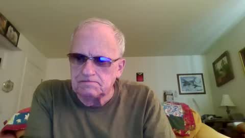 Snapshot of johnnymunch chatting on 10-27-25, 12:20 johnnymunch online show from 10-27-25, 12:20