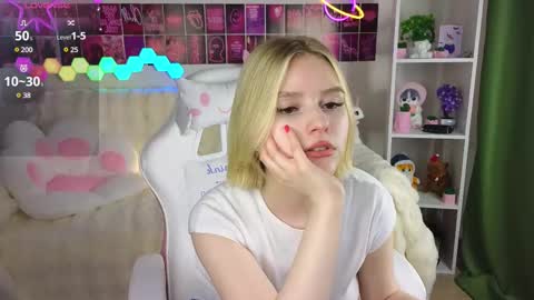 Snapshot of joice_queen chatting on 03-12-25, 05:57 Paula online show from 03-12-25, 05:57