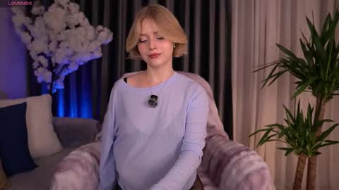 Snapshot of joice_queen chatting on 09-26-25, 02:37 Paula online show from 09-26-25, 02:37