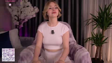 Snapshot of joice_queen chatting on 10-05-25, 02:10 Paula online show from 10-05-25, 02:10