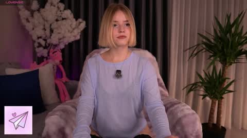 Snapshot of joice_queen chatting on 10-20-25, 12:33 Paula online show from 10-20-25, 12:33