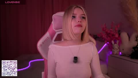 Paula online show from 04-17-26, 01:30