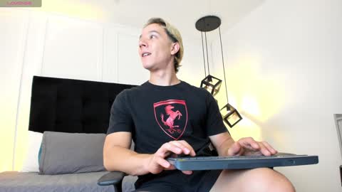 Jonathan Danielss  online show from 01-10-25, 11:43