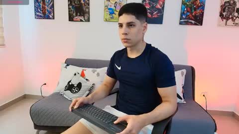 Instagram jonathanfit14 online show from 04-14-26, 09:21