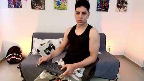 Instagram jonathanfit14 online show from 04-17-26, 09:07