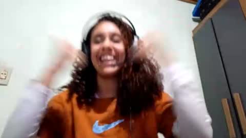 Snapshot of jonnieberndsen chatting on 06-15-26, 04:20 Rosa online show from 06-15-26, 04:20