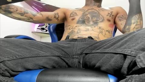 Snapshot of jordan33blake chatting on 10-19-25, 02:01 jordan33blake online show from 10-19-25, 02:01