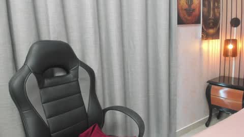 Snapshot of joselyn_sexy_ chatting on 12-20-24, 06:35 Katalina online show from 12-20-24, 06:35