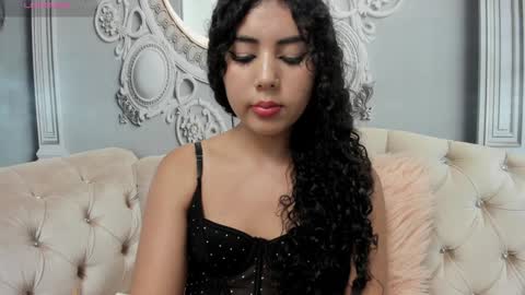 Snapshot of joselyn_sexy_ chatting on 01-21-25, 11:02 Katalina online show from 01-21-25, 11:02