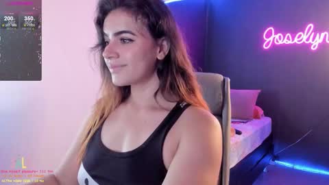 Snapshot of joselynsweet chatting on 02-26-25, 02:26 Sofia Garcia online show from 02-26-25, 02:26