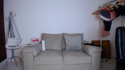 Snapshot of josezaens_ chatting on 10-20-25, 10:05 josezaens_ online show from 10-20-25, 10:05