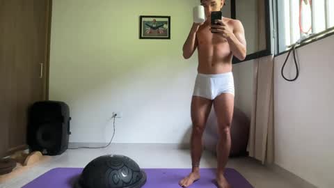 Snapshot of joulianogreco1 chatting on 05-11-26, 03:40 Im Jouliano online show from 05-11-26, 03:40