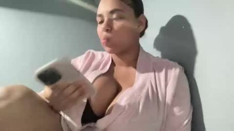 Snapshot of jousanie chatting on 09-15-25, 03:28 Josousie online show from 09-15-25, 03:28