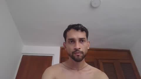 Snapshot of jovenvergonguapo09 chatting on 03-26-26, 02:44 Van Helsing online show from 03-26-26, 02:44