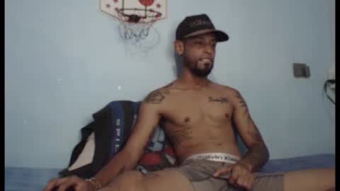 jpineda97 online show from 06-10-26, 08:52