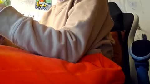 ju537705 online show from 10-31-25, 08:48