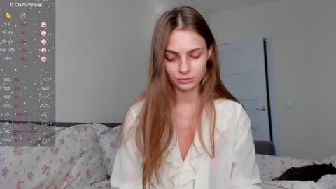 Snapshot of ju_lii chatting on 06-18-26, 11:58 Julia and Julia online show from 06-18-26, 11:58