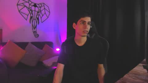 Juan Posada online show from 02-04-26, 01:39