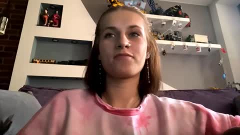 Lola online show from 10-15-25, 07:41