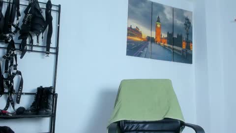 Juan Esteban online show from 10-30-25, 05:35