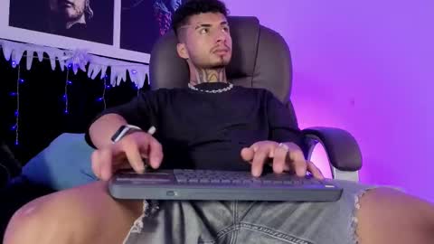 juancamilo66_ online show from 12-17-25, 03:23