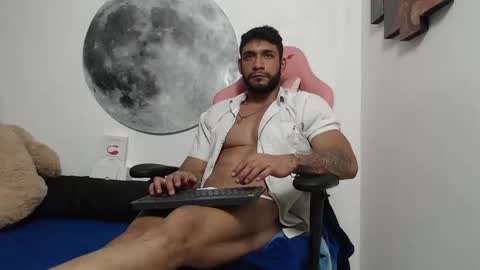 Juanes online show from 10-31-25, 06:58