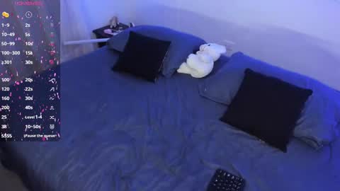 Blue online show from 02-19-25, 04:44