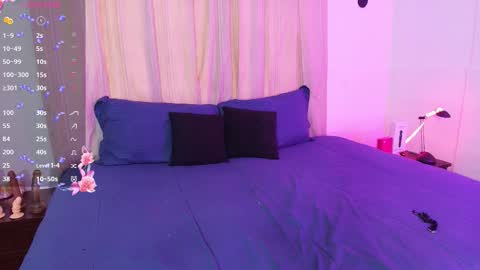 Blue online show from 10-23-25, 04:06