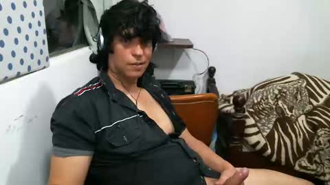 Snapshot of juanito2727 chatting on 12-24-24, 04:55 amor online show from 12-24-24, 04:55