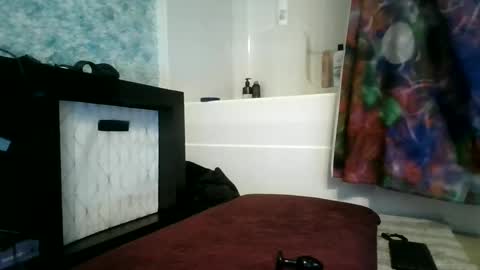 Snapshot of judahhh chatting on 12-27-24, 08:13 Born Sinner online show from 12-27-24, 08:13