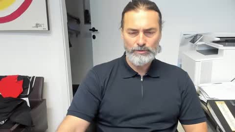 Snapshot of juergenkru chatting on 01-19-25, 12:50 Giovanni50pro online show from 01-19-25, 12:50