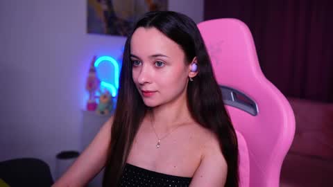 Snapshot of juicy___angel chatting on 05-25-26, 04:02 Angelina online show from 05-25-26, 04:02