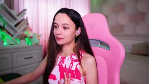 Snapshot of juicy___angel chatting on 06-06-26, 12:21 Angelina online show from 06-06-26, 12:21