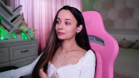 Snapshot of juicy___angel chatting on 06-07-26, 12:31 Angelina online show from 06-07-26, 12:31