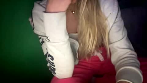 Snapshot of juicy_milf_91 chatting on 12-08-24, 02:09 NewJuicy Milf sexy mom online show from 12-08-24, 02:09