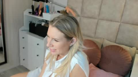 Snapshot of juicy_pussie chatting on 04-26-26, 08:34 Tatjana online show from 04-26-26, 08:34