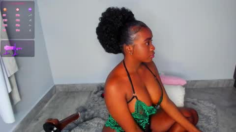 Snapshot of juicy_sky chatting on 11-25-25, 02:11 Your Paradise online show from 11-25-25, 02:11