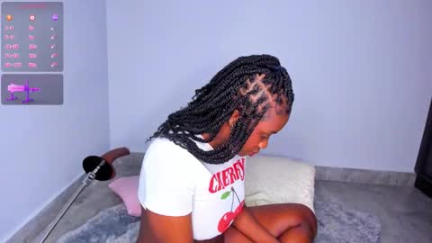 Snapshot of juicy_sky chatting on 12-21-25, 09:38 Your Paradise online show from 12-21-25, 09:38