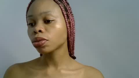 Snapshot of juicy_slut0 chatting on 06-26-26, 06:56 Champaign online show from 06-26-26, 06:56