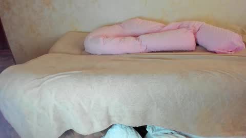 Snapshot of juisykitten chatting on 09-22-25, 05:20 Anna online show from 09-22-25, 05:20