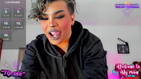 Snapshot of jujubee_lander chatting on 12-22-24, 04:17 Jujubee online show from 12-22-24, 04:17