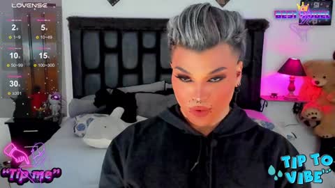 Snapshot of jujubee_lander chatting on 12-29-24, 02:21 Jujubee online show from 12-29-24, 02:21
