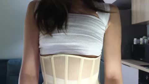 Snapshot of jujuyang chatting on 03-08-25, 06:37 Julia online show from 03-08-25, 06:37